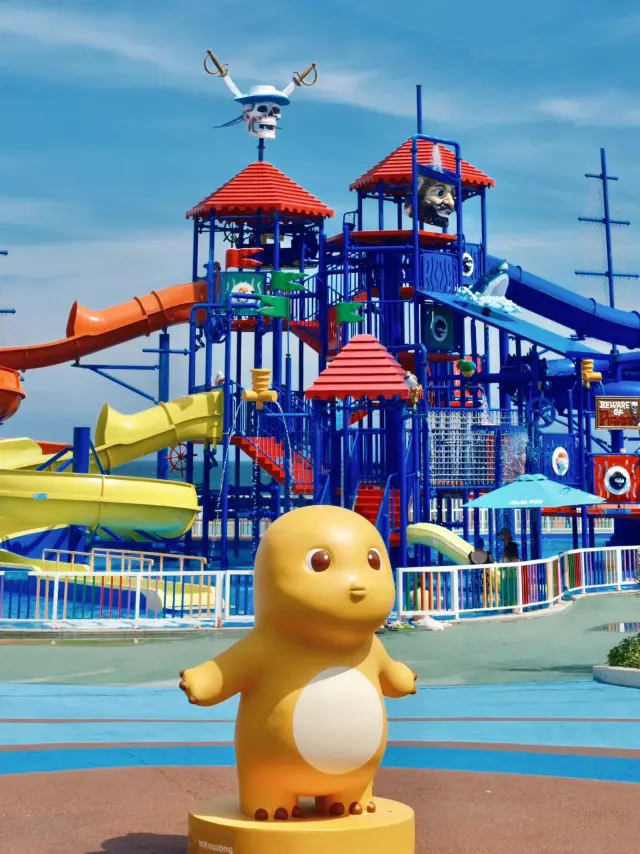 A water park where you can enjoy beachcombing and endless fun.