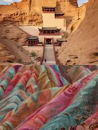 呢度係甘肅七彩丹霞山，唔係廣東丹霞山