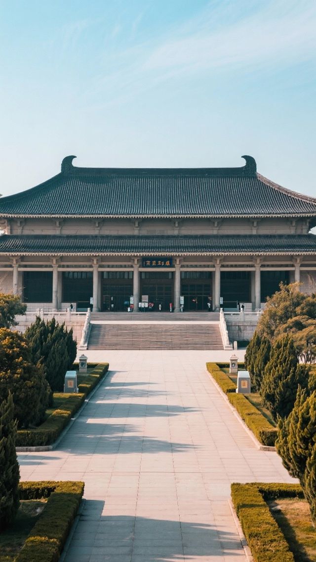南京不只有歷史的沉重 更有秦淮燈影 薄霧風華與市井溫情 南京不只有歷史的沉重 更有秦淮燈影 薄霧風華與市井溫情