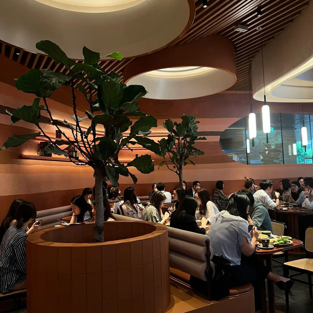 🏙️☕️홍콩 퀸즈웨이 이스트의 오아시스, 이 카페에서 일과 휴식 모두 잡으세요! 