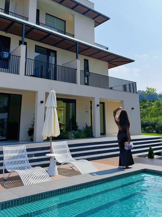 碼住在廬山西海碰上了chao牛的出片民宿～