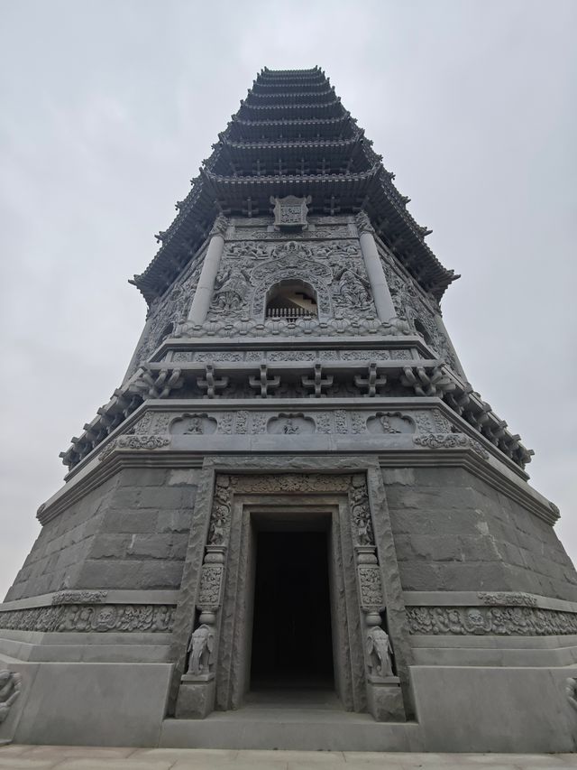 古鎮晨寐，塔上獨醒！