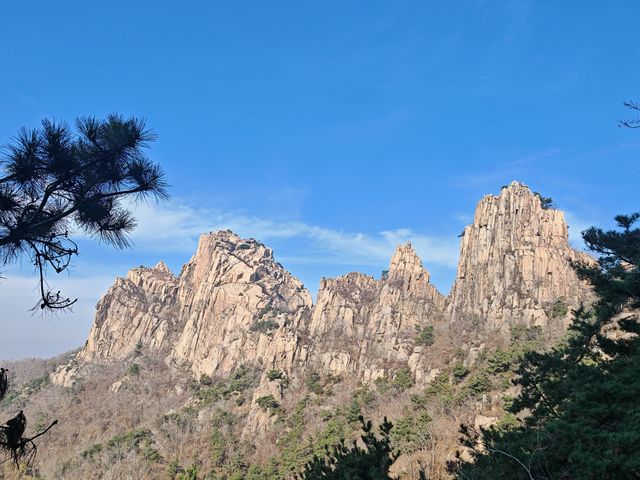 被這座山東秘境美到失語！誰說煙台只有海？藏在棲霞的天崮山簡直是大自然的鬼斧神工！喀斯特地貌+