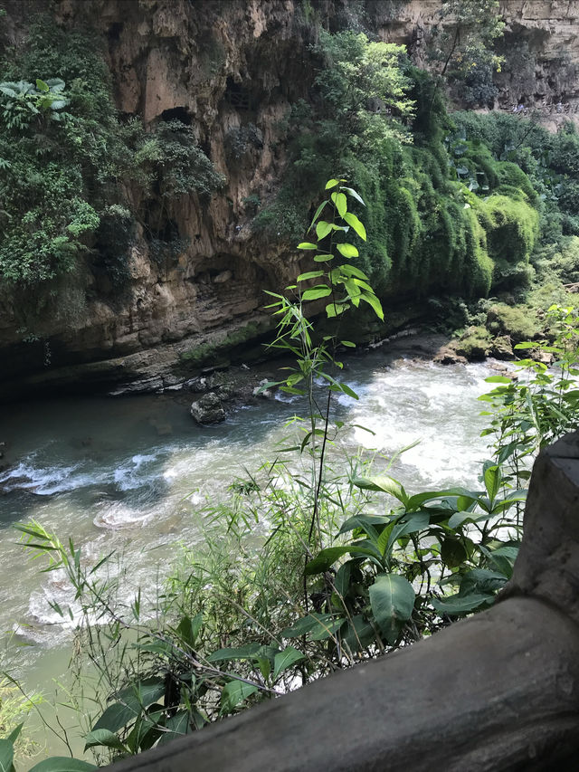 興義必打卡！穿越地球裂縫的瀑布仙境！   交通出行 地址：貴州省黔西南布依族苗族自治州興