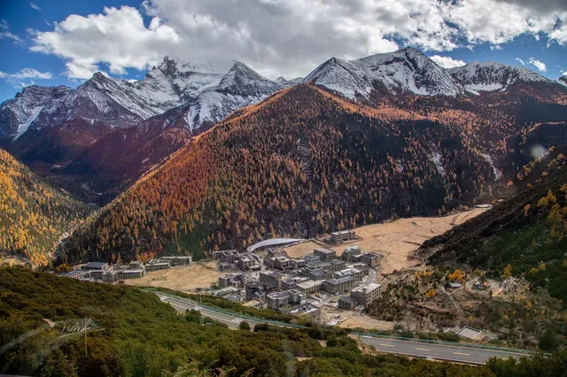住進4000米的亞丁村,推窗見神山! 住進4000米的亞丁村,推窗見神山!