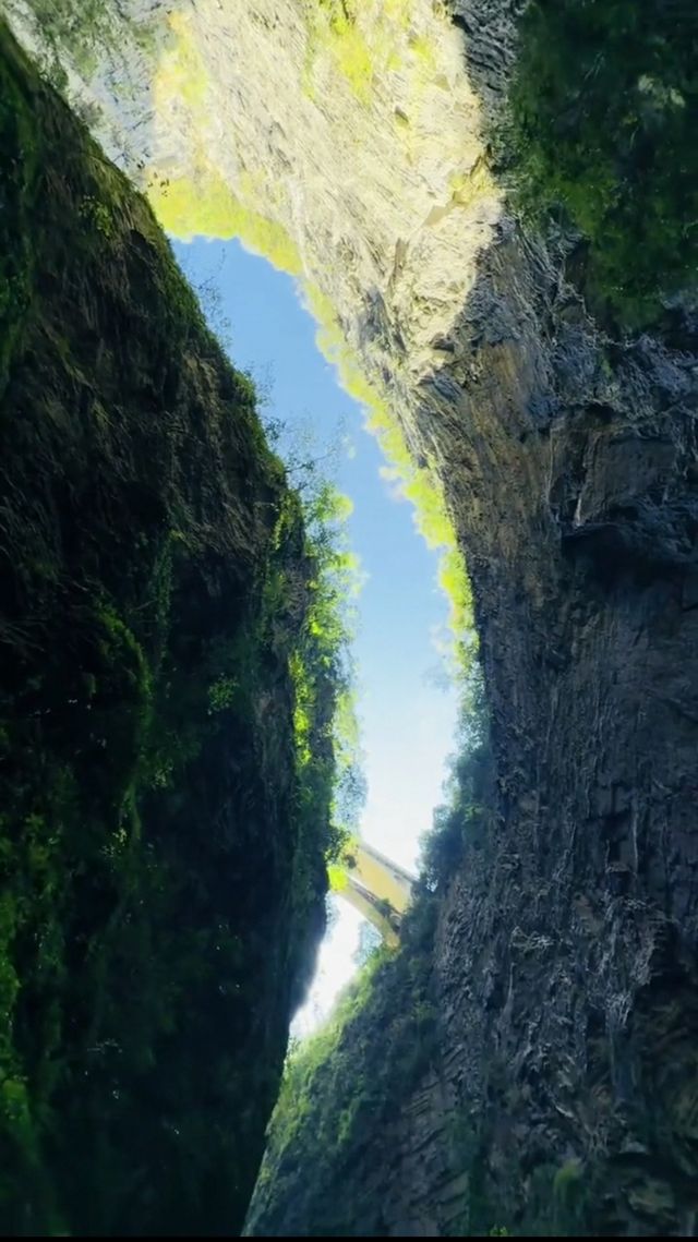 探秘人間仙境鶴峰屏山峽谷12月獨家避世指南！  屏山峽谷 恩施秘境天花板！中國版"仙本那"懸浮船