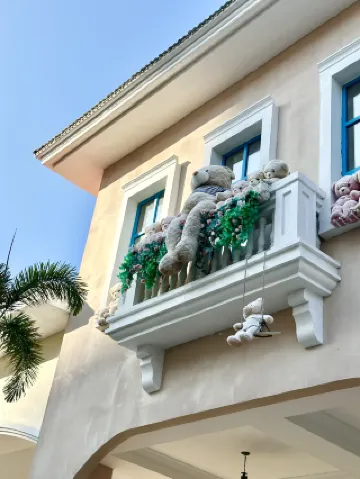 프랑스에 있지 않아요。。。