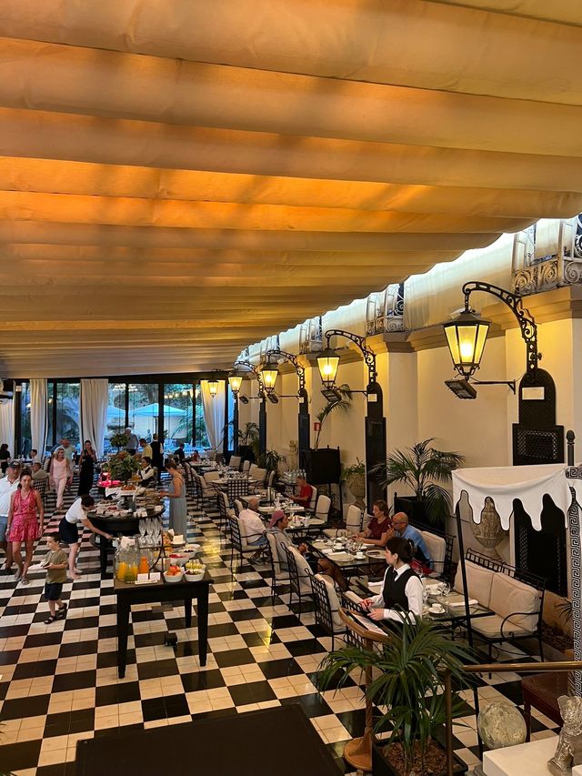 巴塞隆納的宮殿再高冷也扛不住的浪漫