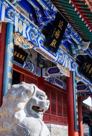 녹읍｜붉은 담장에 봄이 깃들고, 천년 도가의 운치와 세상사의 정취가 어우러지다