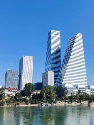 바젤 로슈 쌍둥이 타워｜헤르초크 & 드뫼롱의 마천 미학