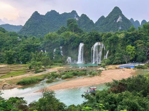崇左徳天国境瀑布｜一つの滝が二国を跨ぎ、山水が丹青に映える | Trip