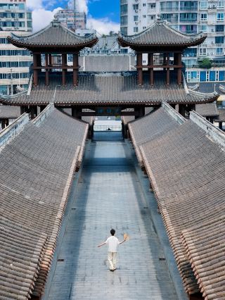 So far, my favorite hidden gem of a small town in Chengdu has appeared!