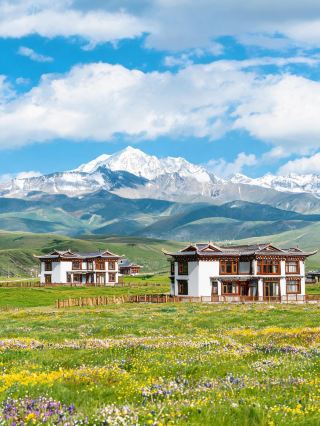 在薩普雪山下住到了湖景民宿，太震撼了
