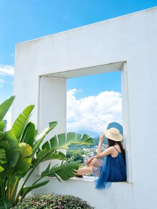This hotel in Yangshuo is stunning beyond words! One click to get a mountain view pool
