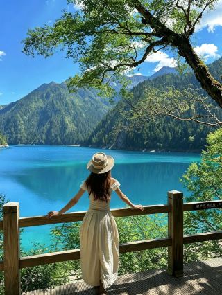 Who knows! Jiuzhaigou in summer really feels like stepping into a fairy tale midsummer dream