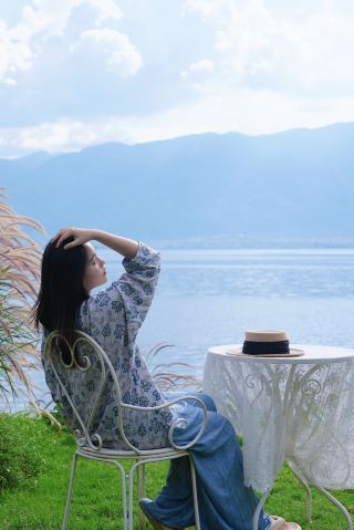 Erhai Lake · Hidden Island · Me | A slice of Erhai Lake hidden in a Bai-style courtyard
