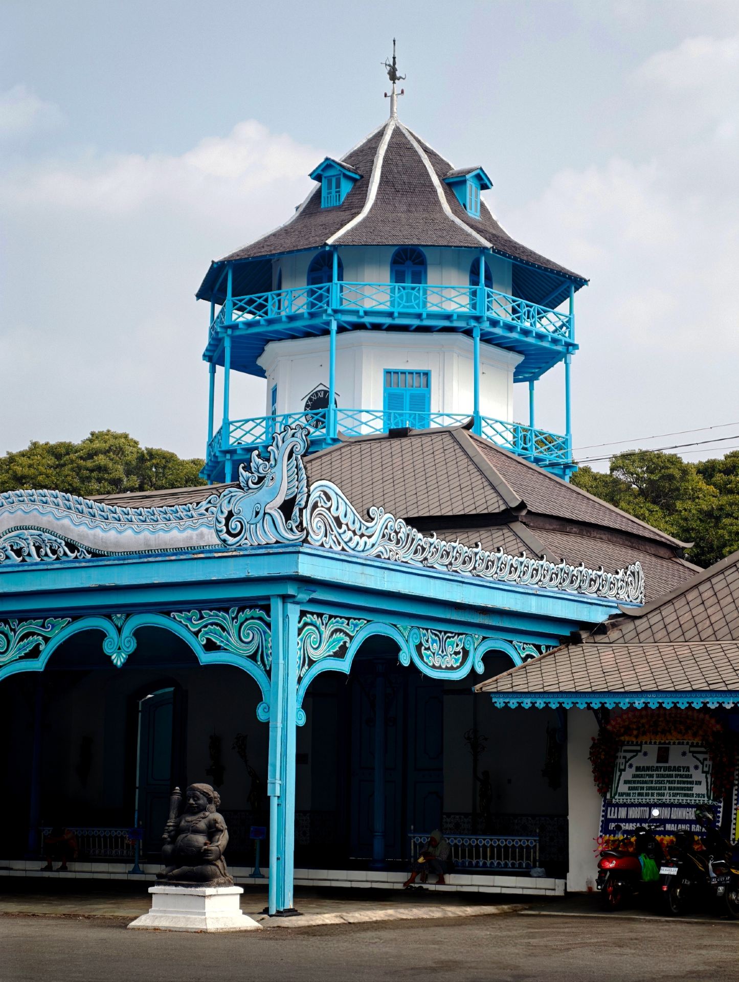 Stepping into a Royal Dream of Blue and White Carvings: A Tour of the Surakarta Palace