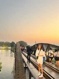 สะพานข้ามแม่น้ำแคว ในยามราตรี