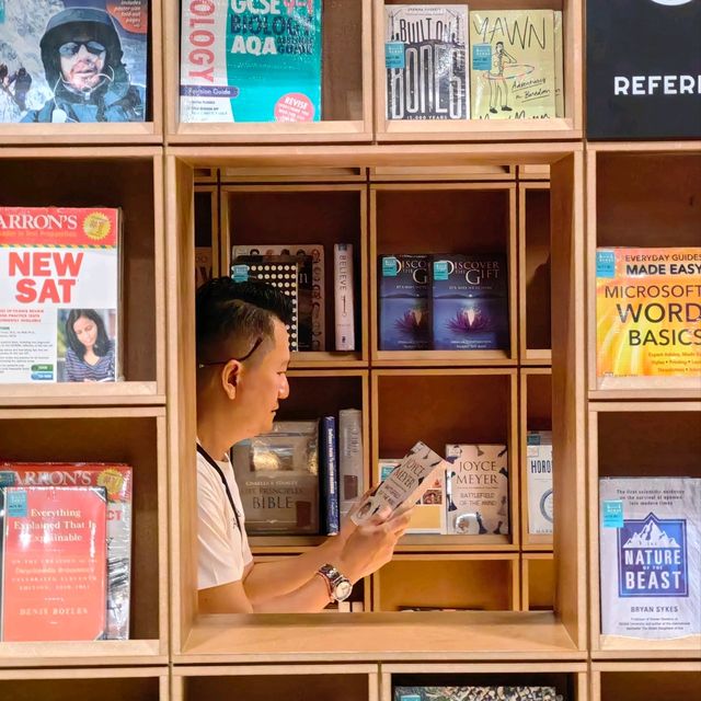 InstaWorthy @BookExcess Rex KL