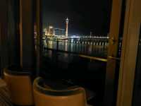 無敵打卡夜景+室內外泳池+豐富膳食