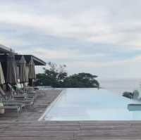 สระว่ายน้ำ rooftop ที่ KC Grande resort&Spa 