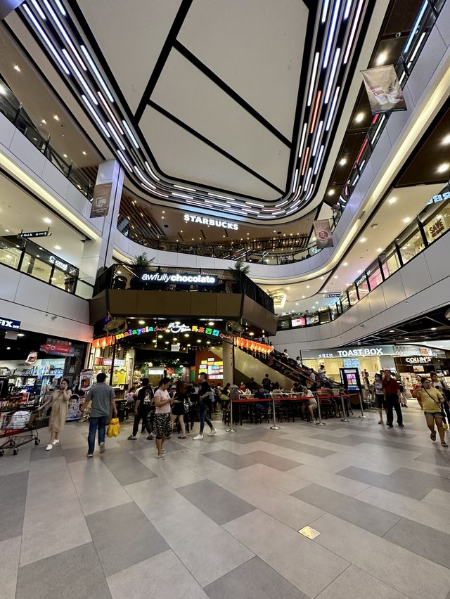 Vibrant Great World Mall with MRT🚝🏬