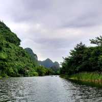 Tranquil boat trip in Ninh Binh (Tam Coc)