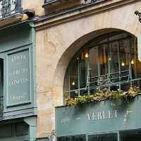 COZY CAFÉ FOR COFFEE ENTHUSIAST IN PARIS!