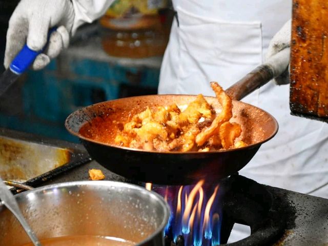 한국인 입맛에 딱맞는 맛난 먹거리가 널려있다. 하얼빈 사대야시장 师大夜市