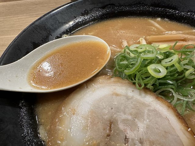 東京・港区。青山で終日麺大盛り無料の濃厚味噌ラーメン『威風 青山店』