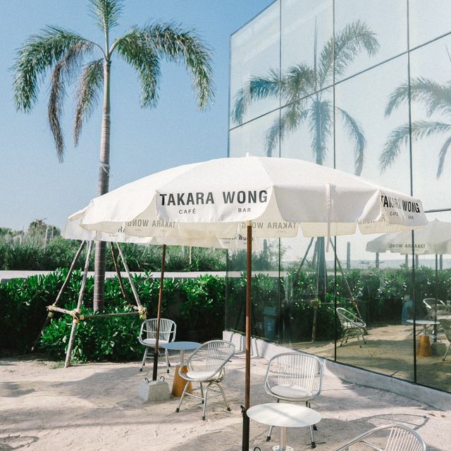 Takara Cafe and Wong Bar บางแสน