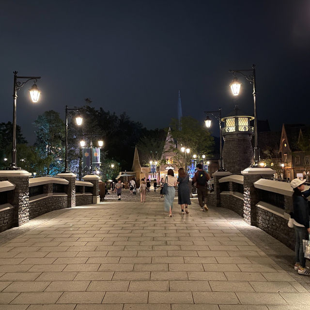 香港迪士尼全球首個World of Frozen日夜黃昏美景