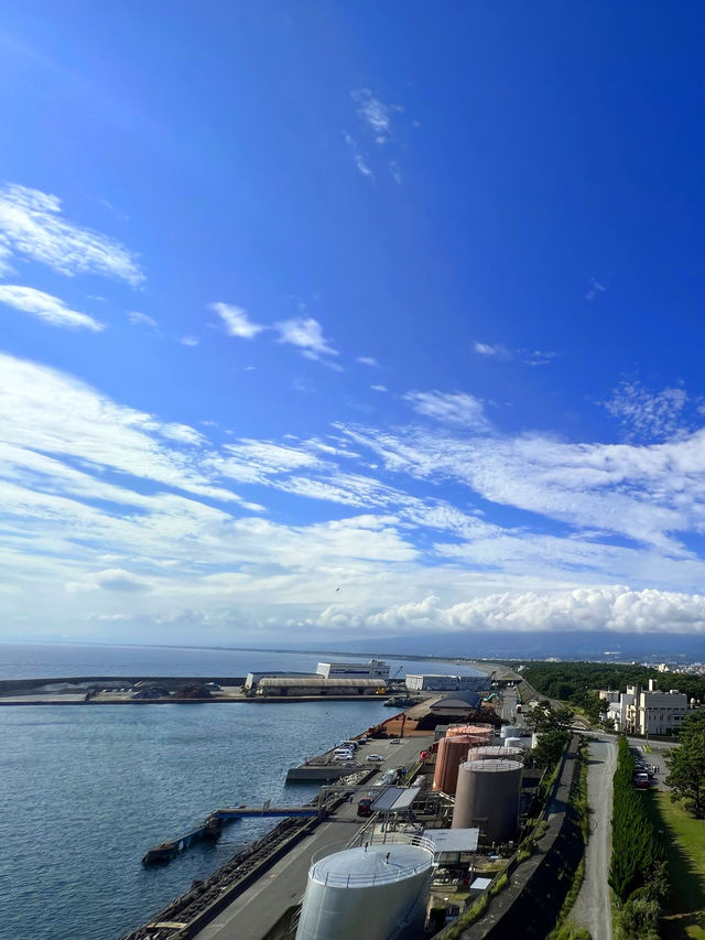 【静岡おでかけスポット】沼津港のランドマーク✨ 沼津港大型展望水門びゅうお