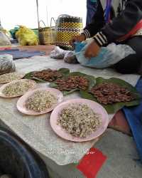 ตลาดริมโขง ดูของป่าจากฝั่งลาว ที่นครพนม 