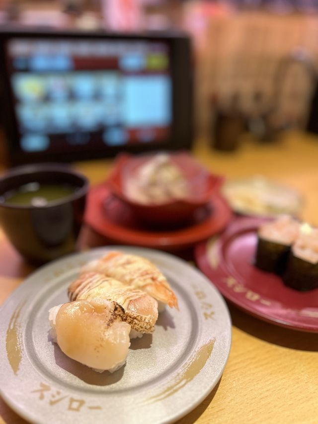 ［新竹/東區］ スシロー壽司郎 新竹巨城店🍣｜激推人氣炙燒3貫 焙茶冰淇淋好好吃🥹 