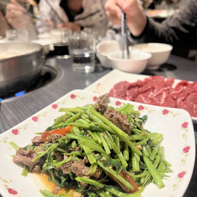 新莊 饗牛二館火鍋.鮮牛肉專賣店 這裡牛肉好吃到落淚