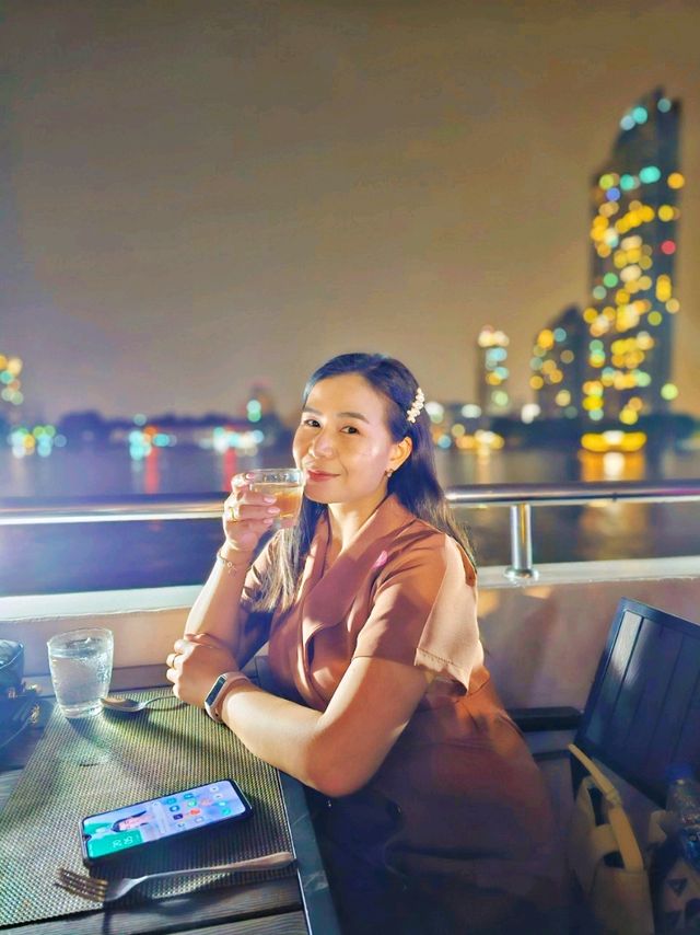 ล่องเรือชมวิวแม่น้ำเจ้าพระยาไปกับ viva Alangka cruise