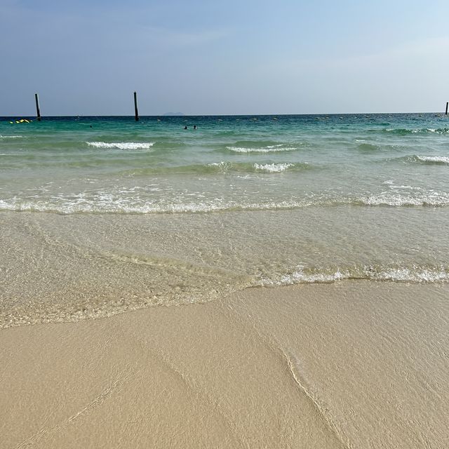 หาดสวยอีกหาด หาดแสม เกาะล้าน 