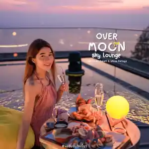 Over The Moon Sky Lounge - Rooftopชื่อดัง