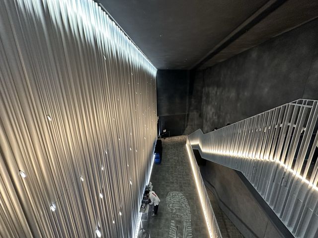 新宿・歌舞伎町。東急歌舞伎町タワー内の劇場『THEATER MIRANO-Za』