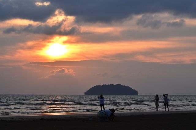코타키나발루 일몰&석양맛집 탄중아루 해변