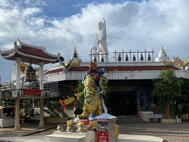 Walk up 166m in Awe of 20m Golden Buddha