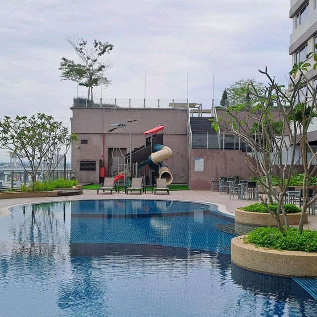 VIBRANT HOTEL LOBBY : WHYNDHAM KLANG