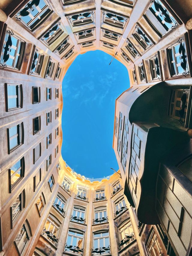 巴塞隆拿🇪🇸米拉之家 〽️高迪的曲線美學