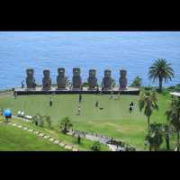 Moai statues 