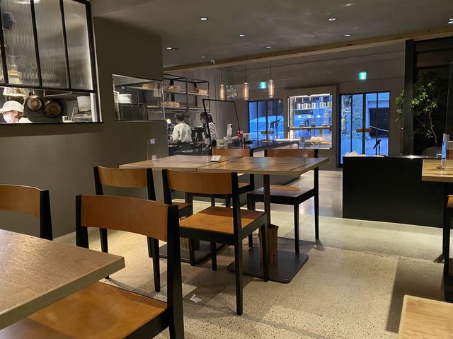 京都・烏丸。中庭も素敵です。町屋を改装した『小川珈琲 堺町錦店』