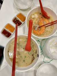 Super rich seafood soup broth!! 🐠🍜