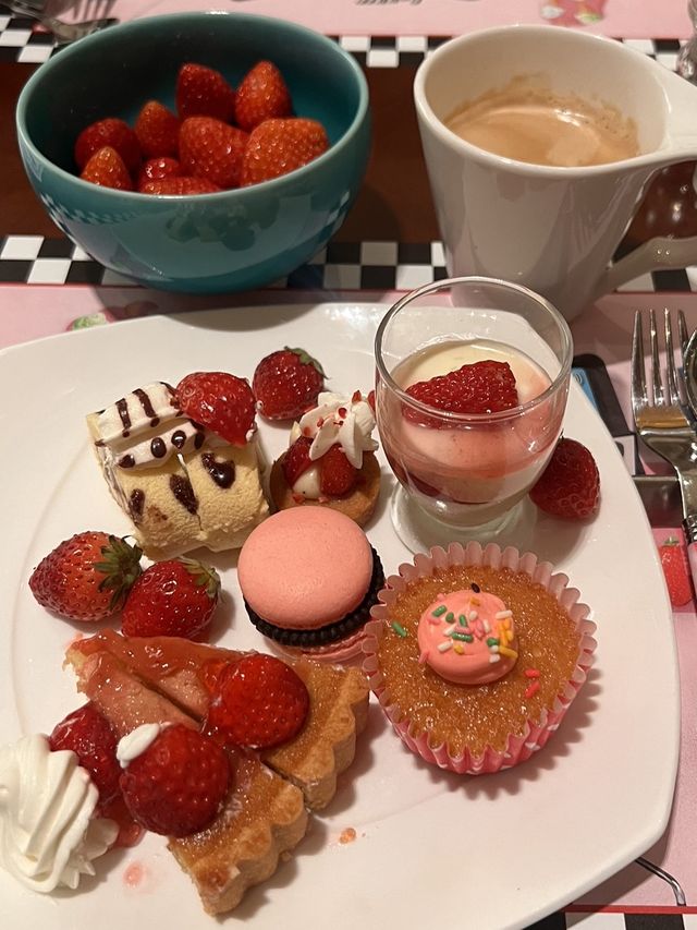 東京【ヒルトン東京】いちごたっぷり🍓スイーツビュッフェ