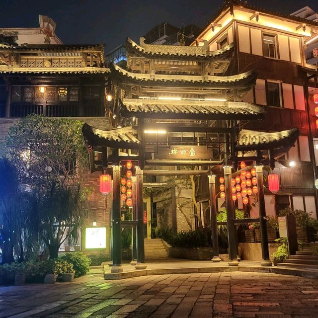 近近地，住係下甘坑感受古鎮內日夜大不同