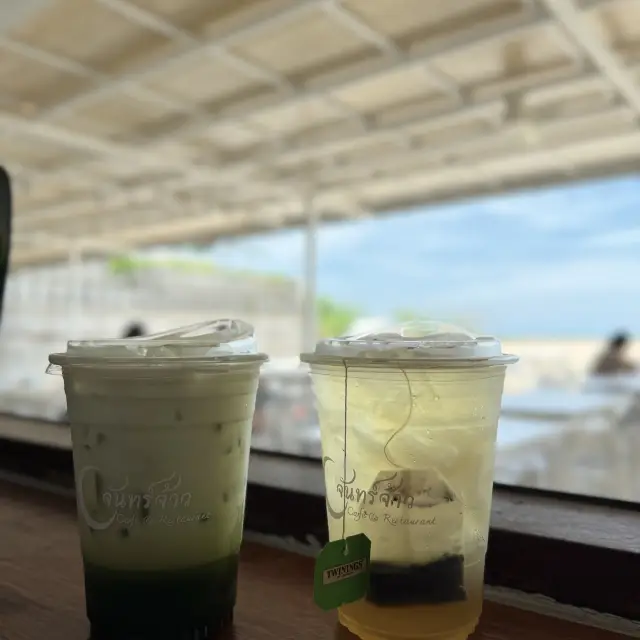 จันทร์จ้าว Cafe & Restaurant  คาเฟ่ริมหาด